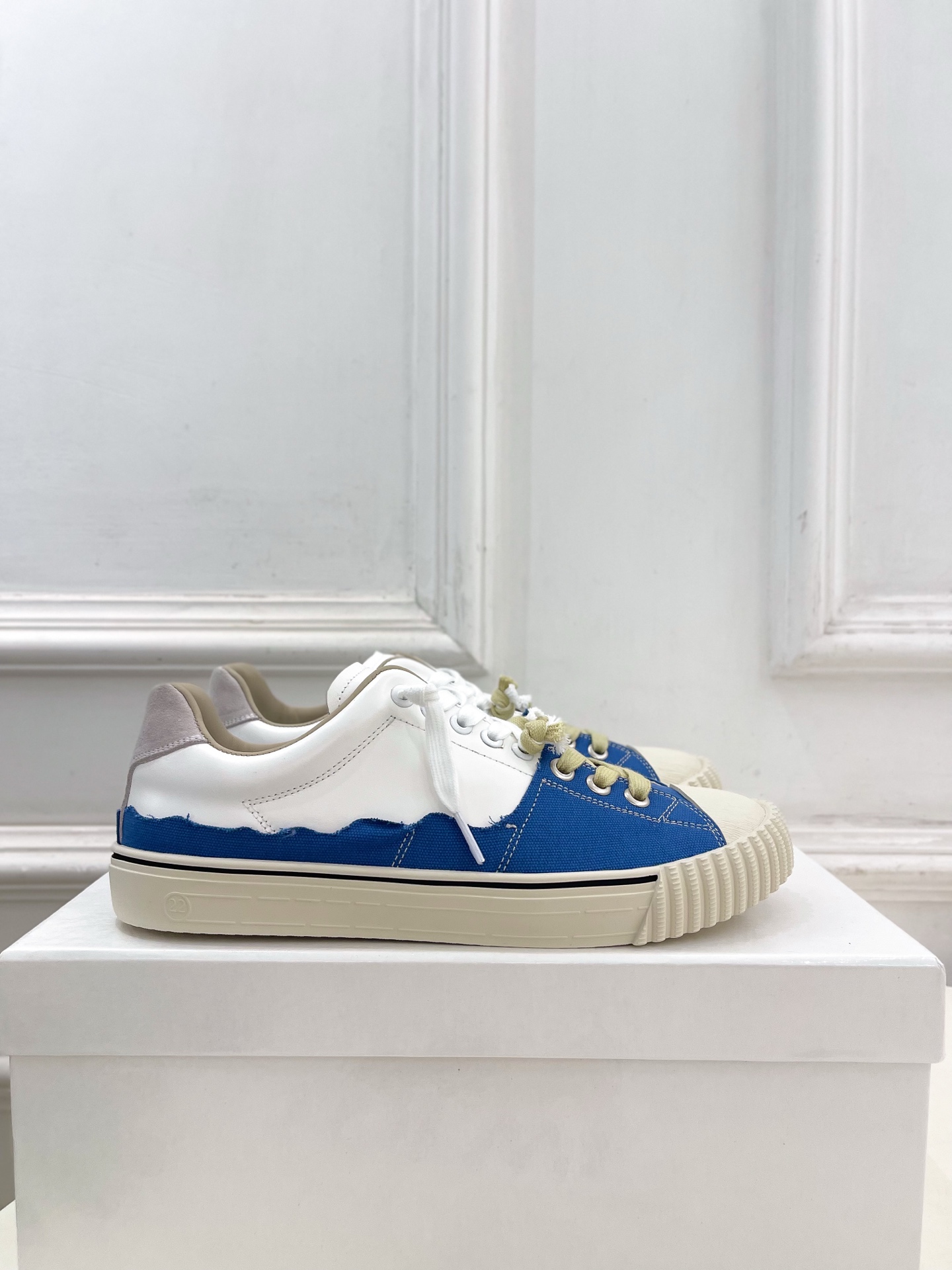 Maison Margiela· 马吉拉26𝐬𝐬 2026春夏新品 MM6马吉拉休闲低帮帆布鞋 绑带德训鞋 ————— Maison Margiela· 马吉拉26𝐬𝐬 2026春夏新品 MM6马吉拉休闲低帮帆布鞋 绑带德训鞋 —————