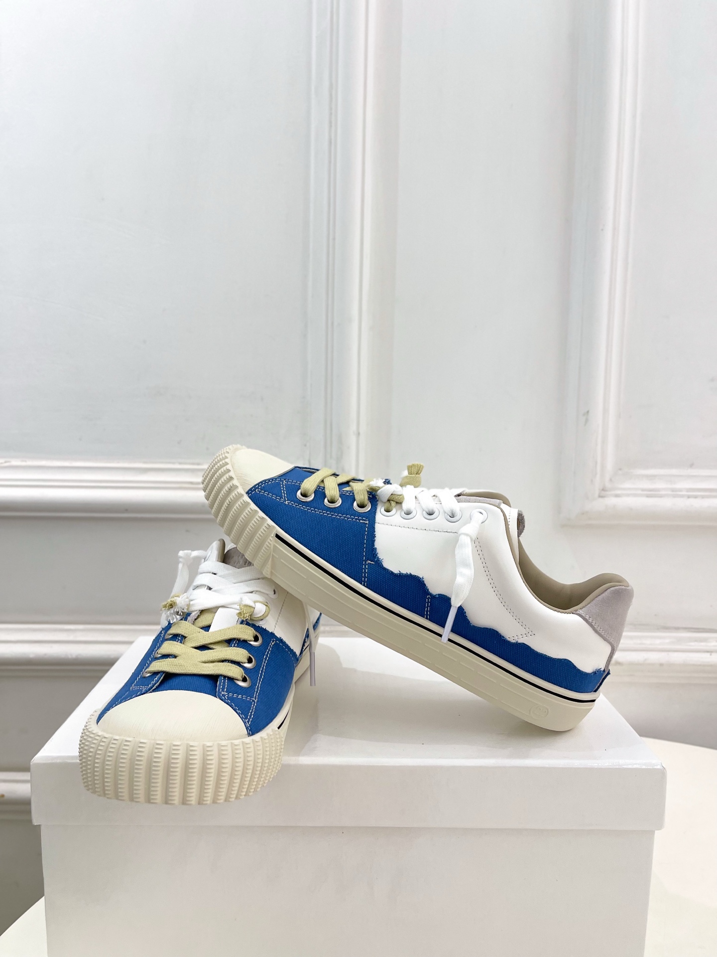 Maison Margiela· 马吉拉26𝐬𝐬 2026春夏新品 MM6马吉拉休闲低帮帆布鞋 绑带德训鞋 ————— Maison Margiela· 马吉拉26𝐬𝐬 2026春夏新品 MM6马吉拉休闲低帮帆布鞋 绑带德训鞋 —————