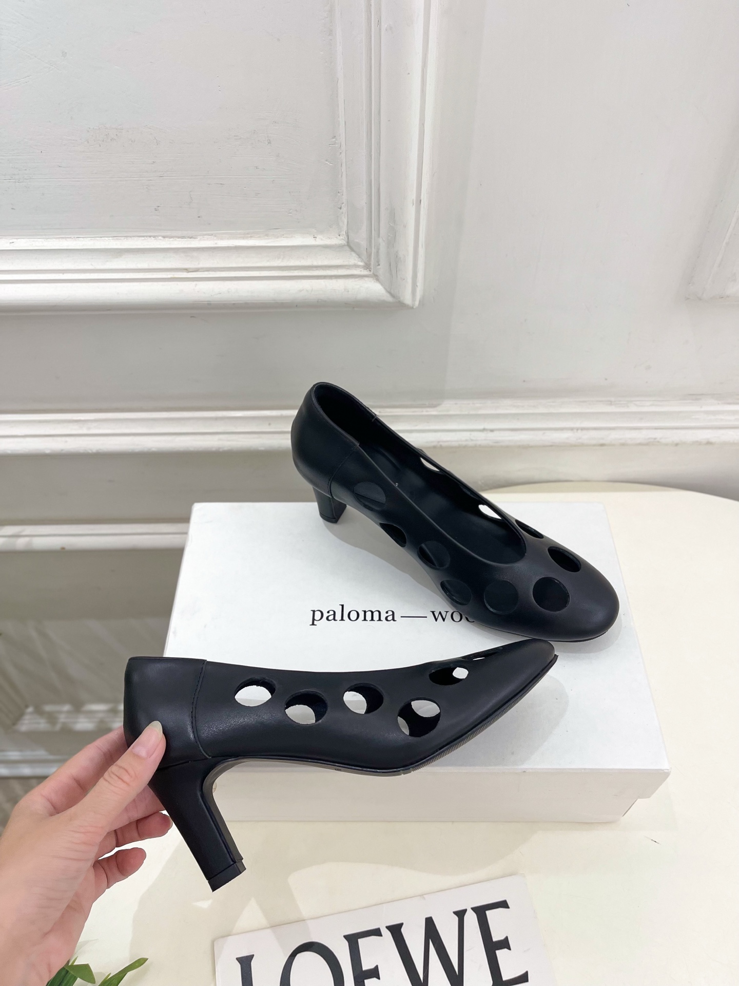 Paloma Wool 2026新品 经典复古圆头镂空洞洞高跟鞋 ————————— 作为这两年最受欢迎的设计师牌,设计 Paloma Wool 2026新品 经典复古圆头镂空洞洞高跟鞋 ————————— 作为这两年最受欢迎的设计师牌,设计