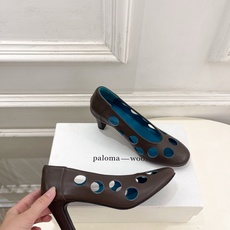Paloma Wool 2026新品 经典复古圆头镂空洞洞高跟鞋 ————————— 作为这两年最受欢迎的设计师牌,设计 Paloma Wool 2026新品 经典复古圆头镂空洞洞高跟鞋 ————————— 作为这两年最受欢迎的设计师牌,设计