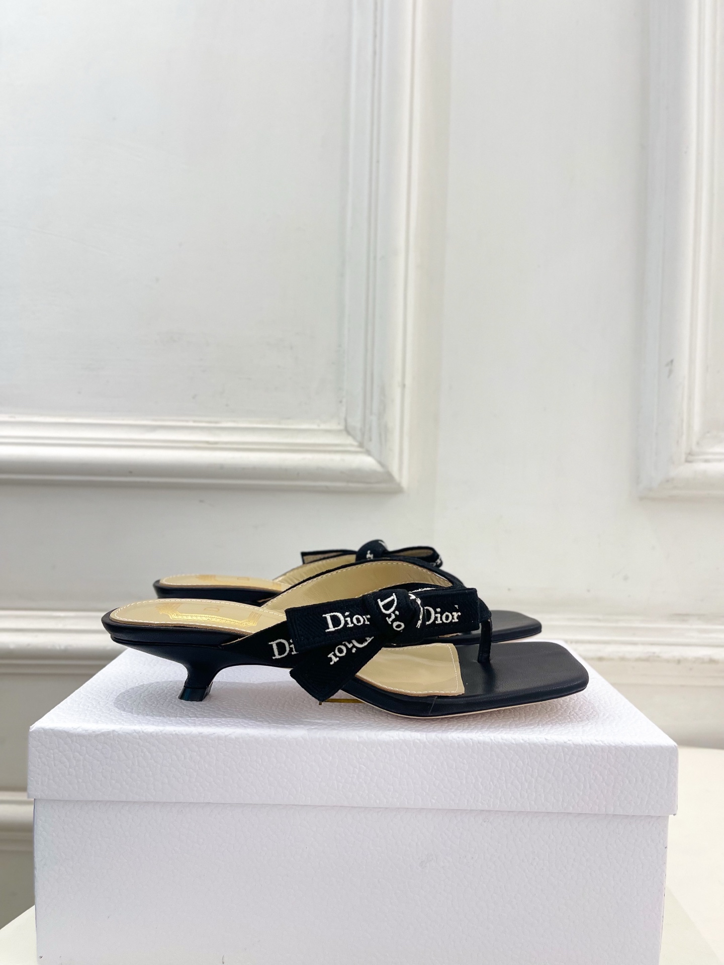Dior | 迪奥 26𝐬𝐬 🧡💚2026春夏新品 顶级版本⚠️ 专柜主打新款 J'Adior刺绣饰带蝴蝶结猫跟 Dior | 迪奥 26𝐬𝐬 🧡💚2026春夏新品 顶级版本⚠️ 专柜主打新款 J'Adior刺绣饰带蝴蝶结猫跟
