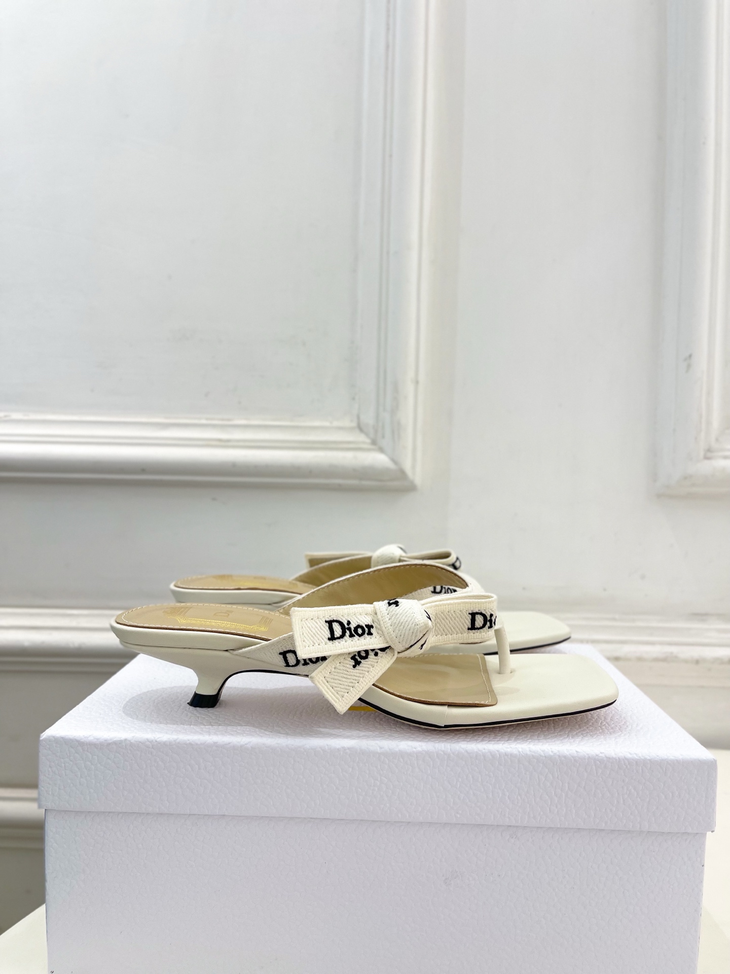 Dior | 迪奥 26𝐬𝐬 🧡💚2026春夏新品 顶级版本⚠️ 专柜主打新款 J'Adior刺绣饰带蝴蝶结猫跟 Dior | 迪奥 26𝐬𝐬 🧡💚2026春夏新品 顶级版本⚠️ 专柜主打新款 J'Adior刺绣饰带蝴蝶结猫跟