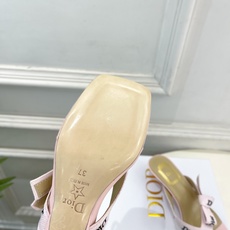 Dior | 迪奥 26𝐬𝐬 🧡💚2026春夏新品 顶级版本⚠️ 专柜主打新款 J'Adior刺绣饰带蝴蝶结猫跟 Dior | 迪奥 26𝐬𝐬 🧡💚2026春夏新品 顶级版本⚠️ 专柜主打新款 J'Adior刺绣饰带蝴蝶结猫跟