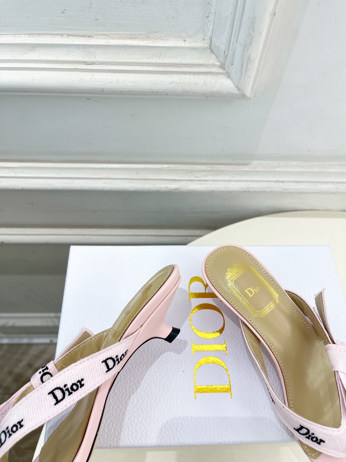 Dior | 迪奥 26𝐬𝐬 🧡💚2026春夏新品 顶级版本⚠️ 专柜主打新款 J'Adior刺绣饰带蝴蝶结猫跟 Dior | 迪奥 26𝐬𝐬 🧡💚2026春夏新品 顶级版本⚠️ 专柜主打新款 J'Adior刺绣饰带蝴蝶结猫跟