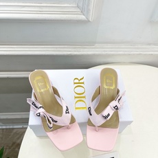Dior | 迪奥 26𝐬𝐬 🧡💚2026春夏新品 顶级版本⚠️ 专柜主打新款 J'Adior刺绣饰带蝴蝶结猫跟 Dior | 迪奥 26𝐬𝐬 🧡💚2026春夏新品 顶级版本⚠️ 专柜主打新款 J'Adior刺绣饰带蝴蝶结猫跟