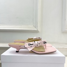 Dior | 迪奥 26𝐬𝐬 🧡💚2026春夏新品 顶级版本⚠️ 专柜主打新款 J'Adior刺绣饰带蝴蝶结猫跟 Dior | 迪奥 26𝐬𝐬 🧡💚2026春夏新品 顶级版本⚠️ 专柜主打新款 J'Adior刺绣饰带蝴蝶结猫跟