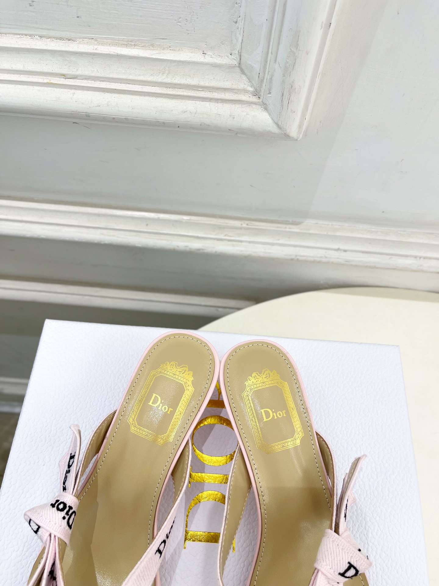 Dior | 迪奥 26𝐬𝐬 🧡💚2026春夏新品 顶级版本⚠️ 专柜主打新款 J'Adior刺绣饰带蝴蝶结猫跟 Dior | 迪奥 26𝐬𝐬 🧡💚2026春夏新品 顶级版本⚠️ 专柜主打新款 J'Adior刺绣饰带蝴蝶结猫跟