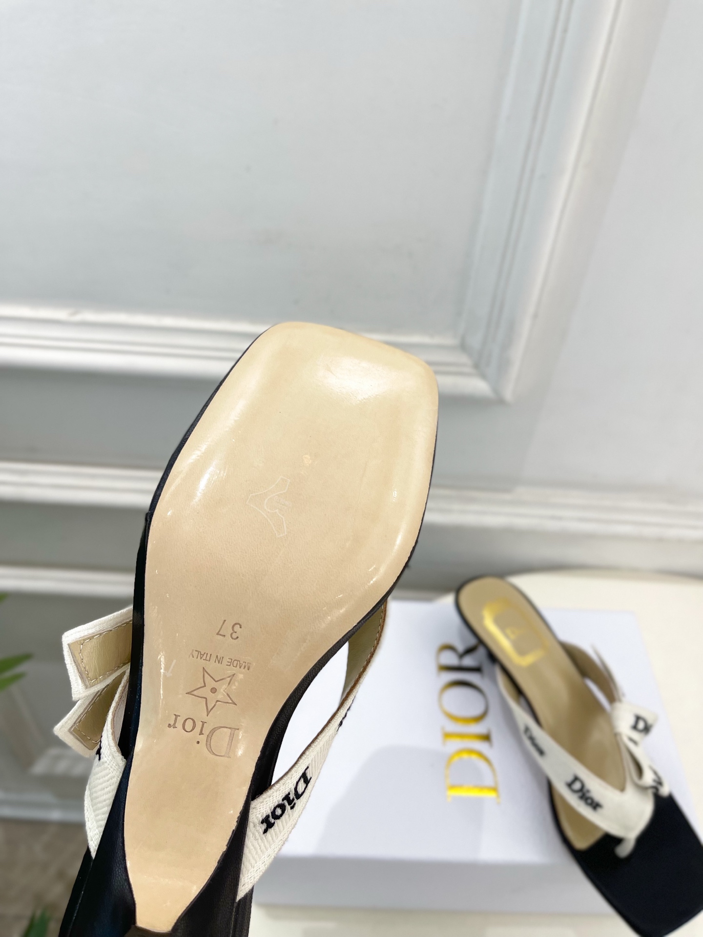 Dior | 迪奥 26𝐬𝐬 🧡💚2026春夏新品 顶级版本⚠️ 专柜主打新款 J'Adior刺绣饰带蝴蝶结猫跟 Dior | 迪奥 26𝐬𝐬 🧡💚2026春夏新品 顶级版本⚠️ 专柜主打新款 J'Adior刺绣饰带蝴蝶结猫跟