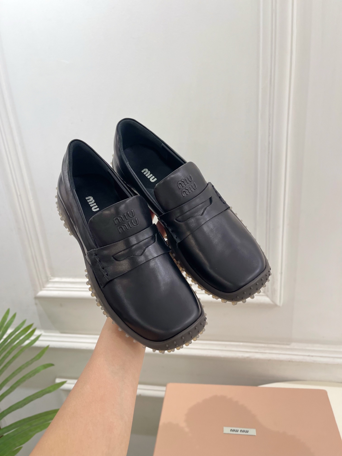 Miu Miu | 缪缪 26𝐬𝐬 🖤2026早秋新品 专柜主打最新走秀款 复古厚底休闲乐福鞋 火爆上新! 🍒BS缪家 Miu Miu | 缪缪 26𝐬𝐬 🖤2026早秋新品 专柜主打最新走秀款 复古厚底休闲乐福鞋 火爆上新! 🍒BS缪家