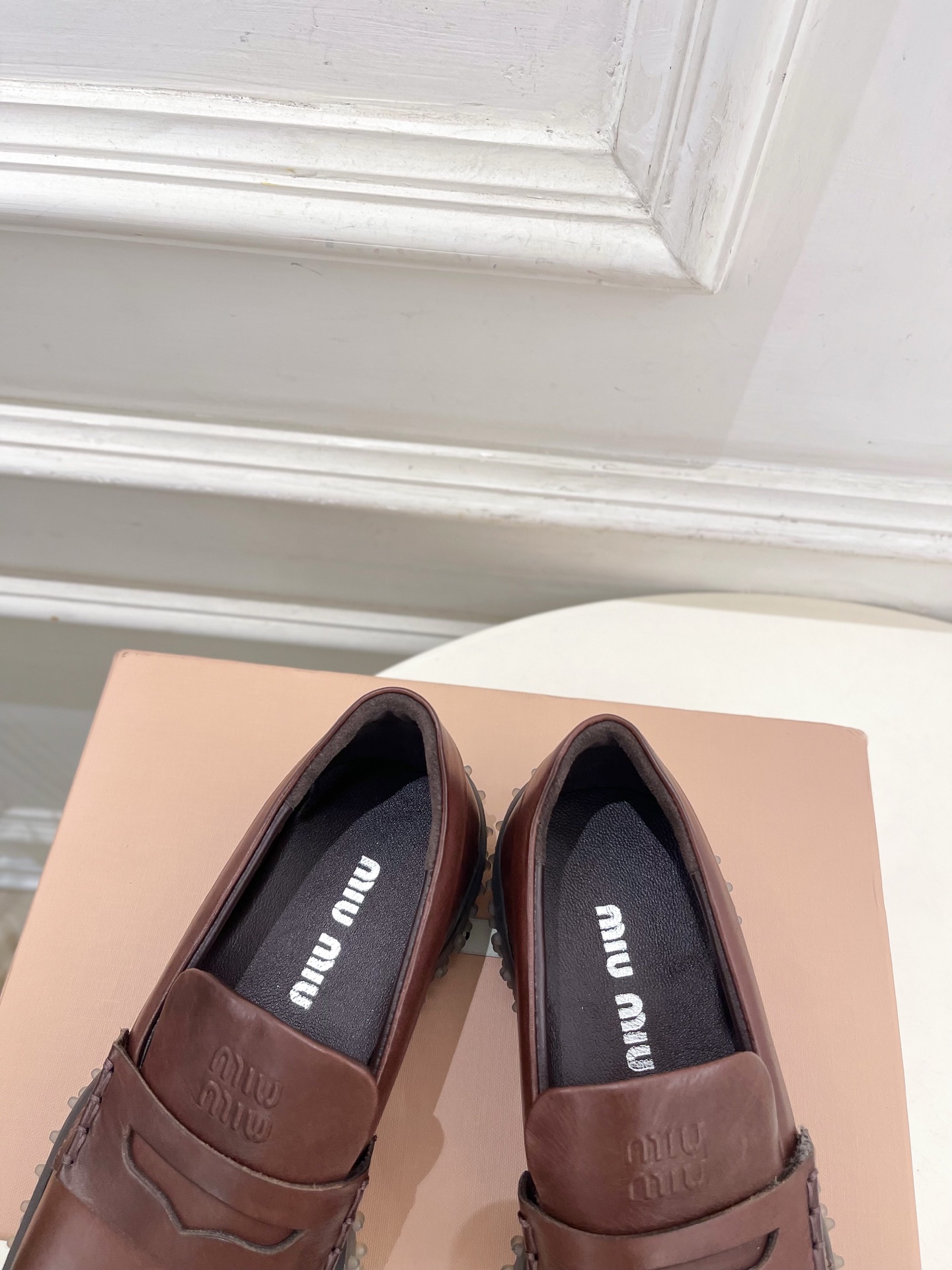 Miu Miu | 缪缪 26𝐬𝐬 🖤2026早秋新品 专柜主打最新走秀款 复古厚底休闲乐福鞋 火爆上新! 🍒BS缪家 Miu Miu | 缪缪 26𝐬𝐬 🖤2026早秋新品 专柜主打最新走秀款 复古厚底休闲乐福鞋 火爆上新! 🍒BS缪家