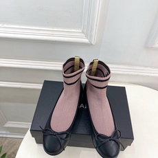 𝐂𝐇𝐀𝐍𝐄𝐋 | 小香 26𝐬𝐬 🦋2026 春夏新品 专柜经典走秀款 小香双C拼色袜子休闲短靴 系列上新〰 🍬 𝐂𝐇𝐀𝐍𝐄𝐋 | 小香 26𝐬𝐬 🦋2026 春夏新品 专柜经典走秀款 小香双C拼色袜子休闲短靴 系列上新〰 🍬