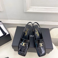 𝐂𝐇𝐀𝐍𝐄𝐋 | 小香 26𝐬𝐬 🦋2026 春夏新品 专柜经典走秀款 小香双C书包扣方头后空凉鞋 系列上新〰 𝐂𝐇𝐀𝐍𝐄𝐋 | 小香 26𝐬𝐬 🦋2026 春夏新品 专柜经典走秀款 小香双C书包扣方头后空凉鞋 系列上新〰