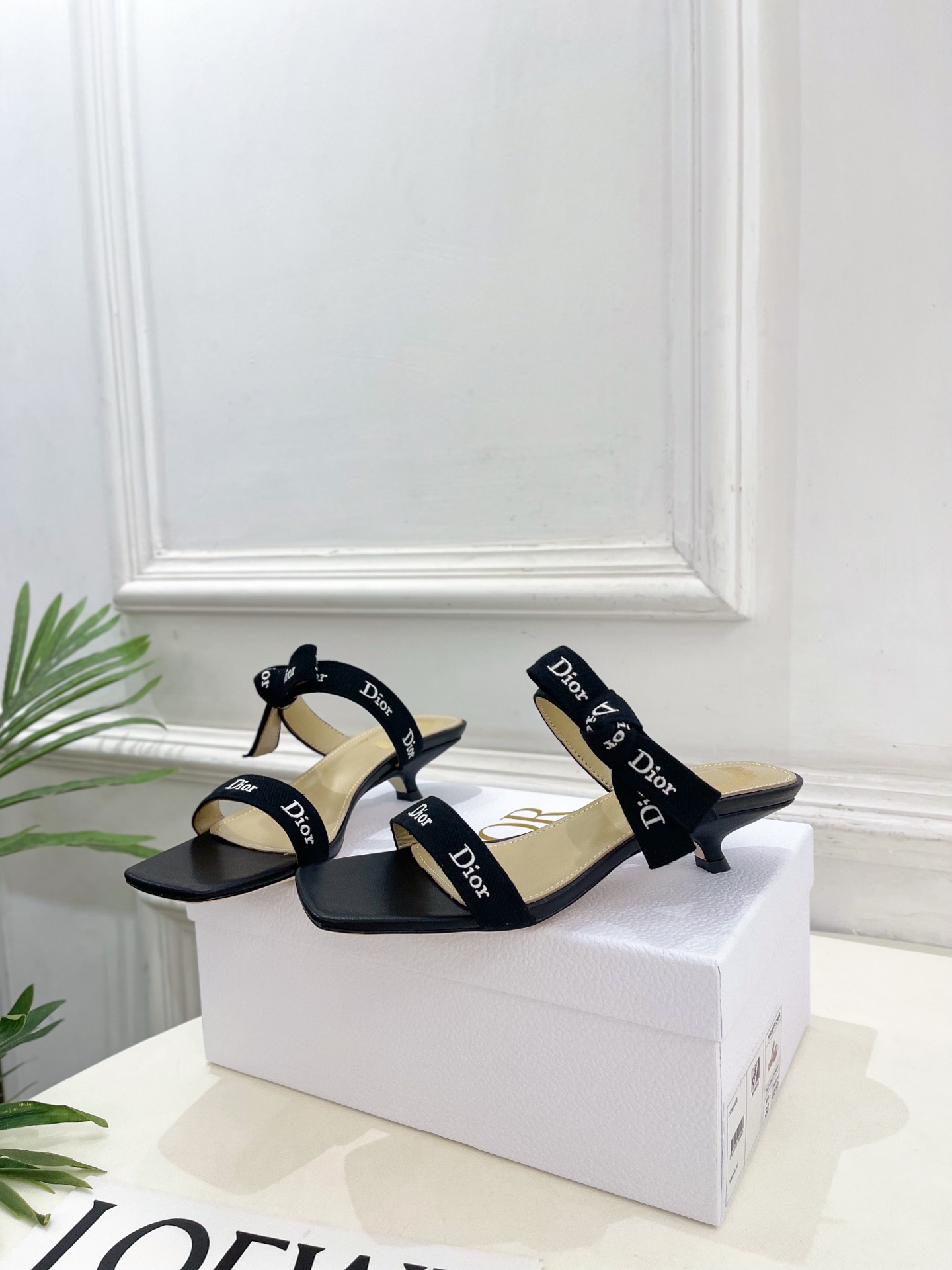 Dior | 迪奥 26𝐬𝐬 🧡💚2026春夏新品 顶级版本⚠️ 专柜主打新款 J'Adior刺绣饰带蝴蝶结一字 Dior | 迪奥 26𝐬𝐬 🧡💚2026春夏新品 顶级版本⚠️ 专柜主打新款 J'Adior刺绣饰带蝴蝶结一字