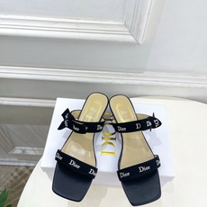 Dior | 迪奥 26𝐬𝐬 🧡💚2026春夏新品 顶级版本⚠️ 专柜主打新款 J'Adior刺绣饰带蝴蝶结一字 Dior | 迪奥 26𝐬𝐬 🧡💚2026春夏新品 顶级版本⚠️ 专柜主打新款 J'Adior刺绣饰带蝴蝶结一字