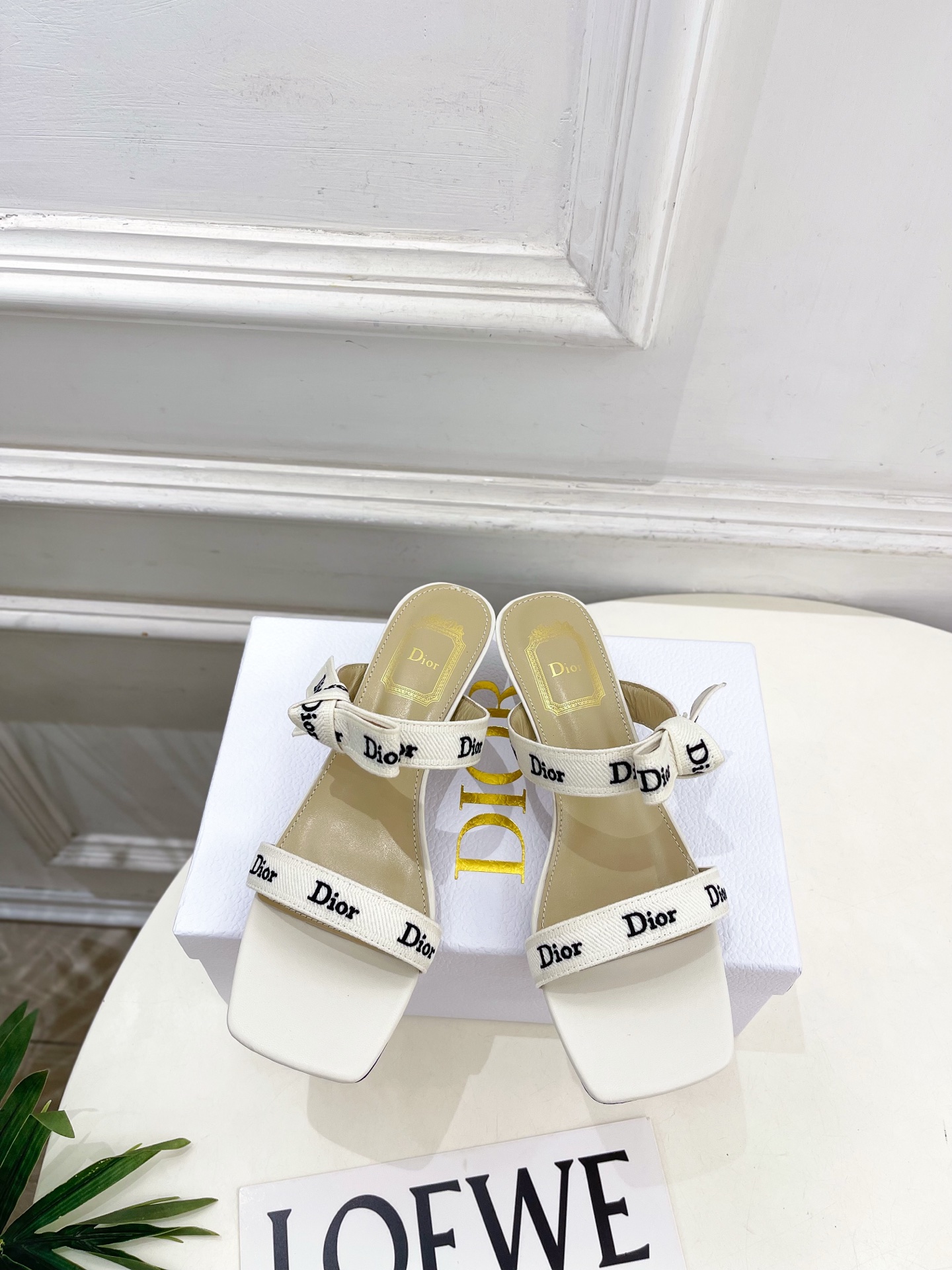 Dior | 迪奥 26𝐬𝐬 🧡💚2026春夏新品 顶级版本⚠️ 专柜主打新款 J'Adior刺绣饰带蝴蝶结一字 Dior | 迪奥 26𝐬𝐬 🧡💚2026春夏新品 顶级版本⚠️ 专柜主打新款 J'Adior刺绣饰带蝴蝶结一字