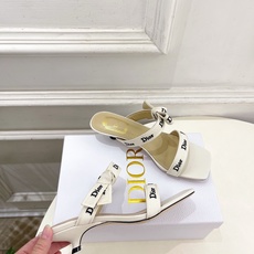Dior | 迪奥 26𝐬𝐬 🧡💚2026春夏新品 顶级版本⚠️ 专柜主打新款 J'Adior刺绣饰带蝴蝶结一字 Dior | 迪奥 26𝐬𝐬 🧡💚2026春夏新品 顶级版本⚠️ 专柜主打新款 J'Adior刺绣饰带蝴蝶结一字
