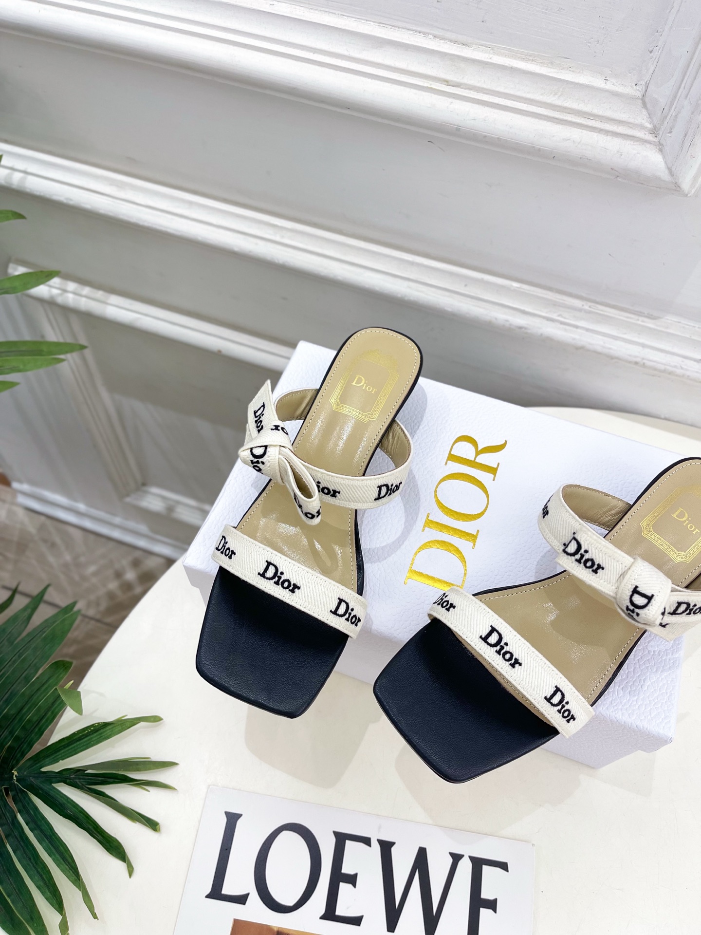 Dior | 迪奥 26𝐬𝐬 🧡💚2026春夏新品 顶级版本⚠️ 专柜主打新款 J'Adior刺绣饰带蝴蝶结一字 Dior | 迪奥 26𝐬𝐬 🧡💚2026春夏新品 顶级版本⚠️ 专柜主打新款 J'Adior刺绣饰带蝴蝶结一字