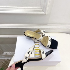 Dior | 迪奥 26𝐬𝐬 🧡💚2026春夏新品 顶级版本⚠️ 专柜主打新款 J'Adior刺绣饰带蝴蝶结一字 Dior | 迪奥 26𝐬𝐬 🧡💚2026春夏新品 顶级版本⚠️ 专柜主打新款 J'Adior刺绣饰带蝴蝶结一字