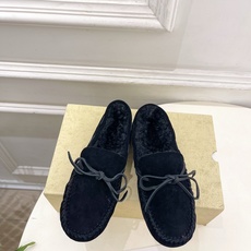 The row 2026春夏新品 复古蝴蝶结褶皱毛毛一脚蹬乐福鞋 ————————— 作为这两年最受欢迎的设计师牌,设计 The row 2026春夏新品 复古蝴蝶结褶皱毛毛一脚蹬乐福鞋 ————————— 作为这两年最受欢迎的设计师牌,设计