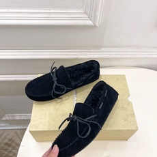 The row 2026春夏新品 复古蝴蝶结褶皱毛毛一脚蹬乐福鞋 ————————— 作为这两年最受欢迎的设计师牌,设计 The row 2026春夏新品 复古蝴蝶结褶皱毛毛一脚蹬乐福鞋 ————————— 作为这两年最受欢迎的设计师牌,设计