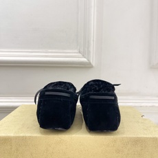 The row 2026春夏新品 复古蝴蝶结褶皱毛毛一脚蹬乐福鞋 ————————— 作为这两年最受欢迎的设计师牌,设计 The row 2026春夏新品 复古蝴蝶结褶皱毛毛一脚蹬乐福鞋 ————————— 作为这两年最受欢迎的设计师牌,设计