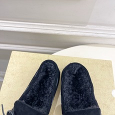 The row 2026春夏新品 复古蝴蝶结褶皱毛毛一脚蹬乐福鞋 ————————— 作为这两年最受欢迎的设计师牌,设计 The row 2026春夏新品 复古蝴蝶结褶皱毛毛一脚蹬乐福鞋 ————————— 作为这两年最受欢迎的设计师牌,设计