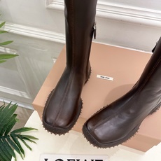 Miu Miu | 缪缪 26𝐬𝐬 🖤2026秋冬新品 专柜主打最新走秀款 复古厚底弹力长靴 火爆上新! 🍒BS缪家高 Miu Miu | 缪缪 26𝐬𝐬 🖤2026秋冬新品 专柜主打最新走秀款 复古厚底弹力长靴 火爆上新! 🍒BS缪家高