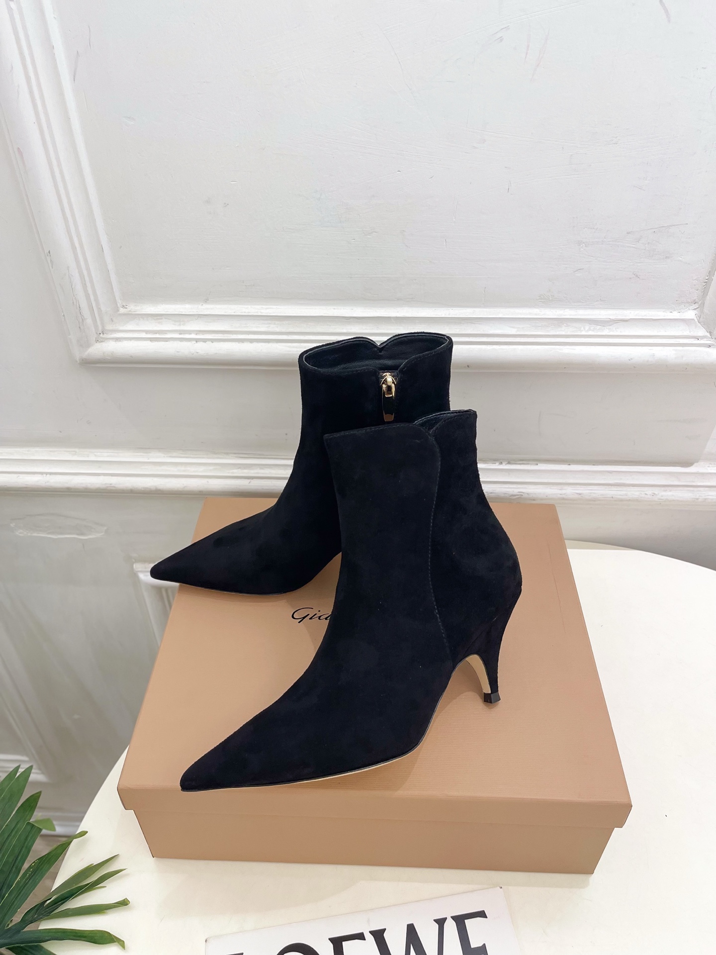 Gianvito Rossi|吉安维托·罗西 26𝐬𝐬 2026秋冬新品 GR复古尖头侧拉链高跟短靴 火爆上新! 这鞋 Gianvito Rossi|吉安维托·罗西 26𝐬𝐬 2026秋冬新品 GR复古尖头侧拉链高跟短靴 火爆上新! 这鞋