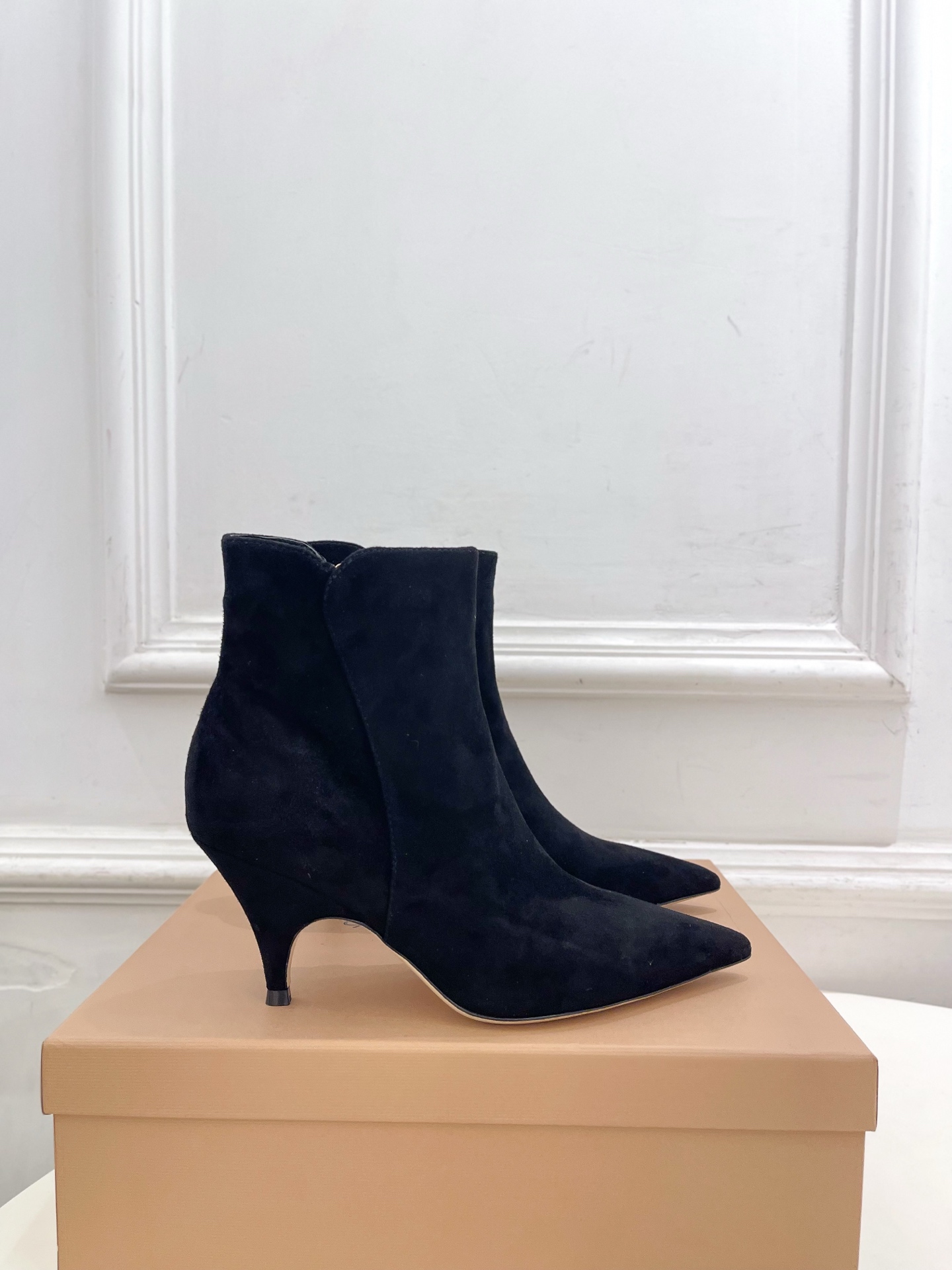 Gianvito Rossi|吉安维托·罗西 26𝐬𝐬 2026秋冬新品 GR复古尖头侧拉链高跟短靴 火爆上新! 这鞋 Gianvito Rossi|吉安维托·罗西 26𝐬𝐬 2026秋冬新品 GR复古尖头侧拉链高跟短靴 火爆上新! 这鞋