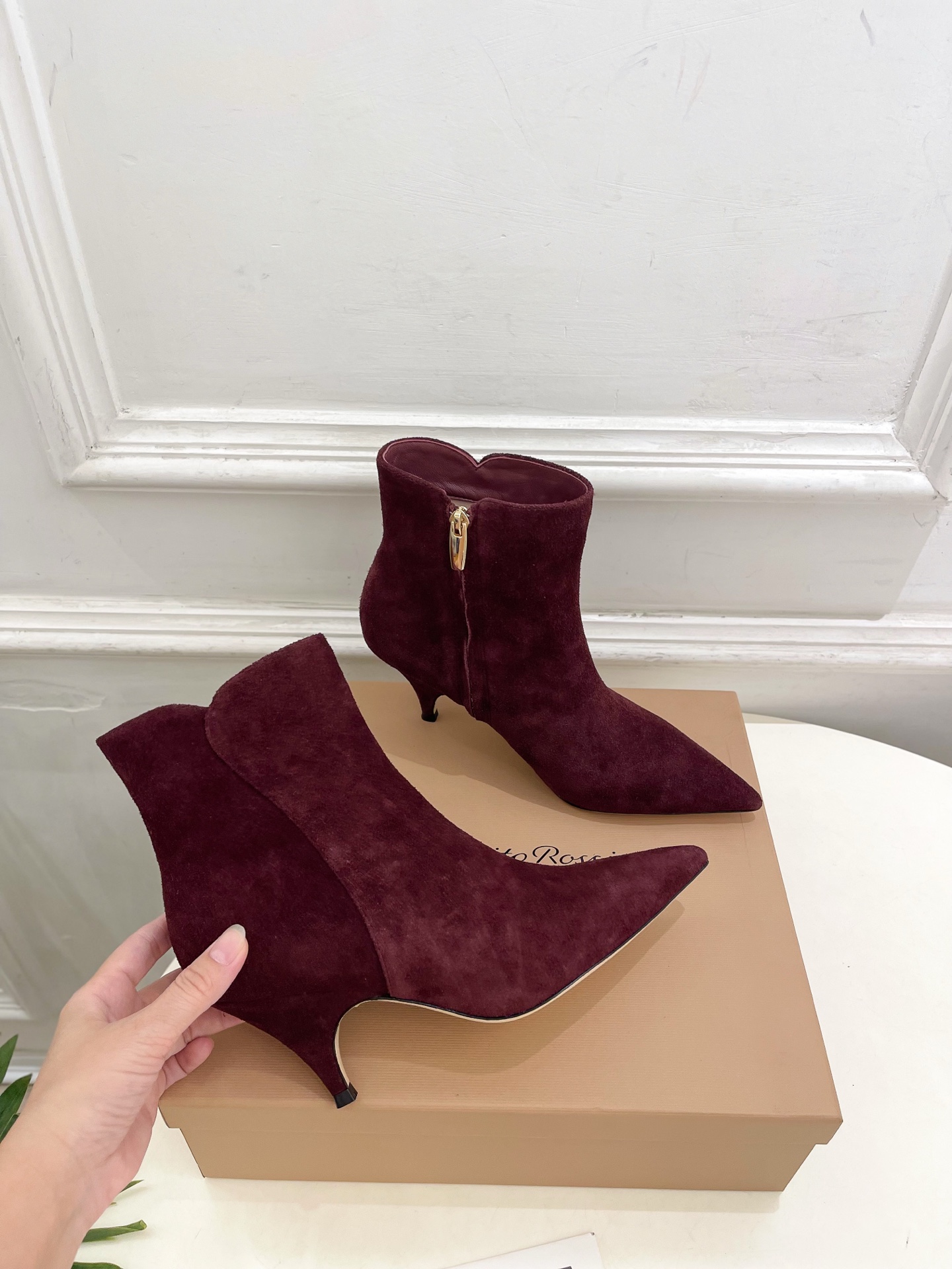 Gianvito Rossi|吉安维托·罗西 26𝐬𝐬 2026秋冬新品 GR复古尖头侧拉链高跟短靴 火爆上新! 这鞋 Gianvito Rossi|吉安维托·罗西 26𝐬𝐬 2026秋冬新品 GR复古尖头侧拉链高跟短靴 火爆上新! 这鞋