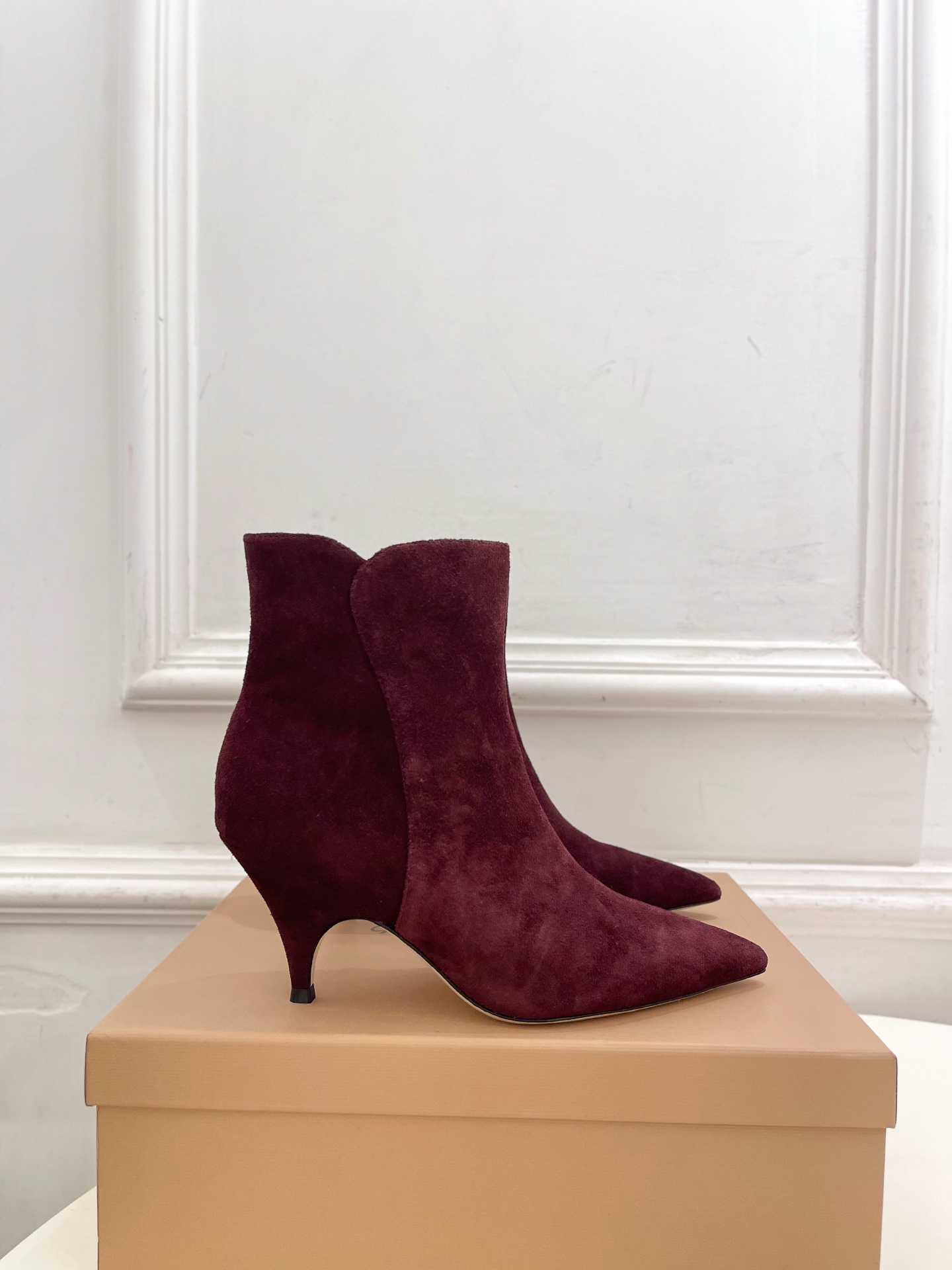 Gianvito Rossi|吉安维托·罗西 26𝐬𝐬 2026秋冬新品 GR复古尖头侧拉链高跟短靴 火爆上新! 这鞋 Gianvito Rossi|吉安维托·罗西 26𝐬𝐬 2026秋冬新品 GR复古尖头侧拉链高跟短靴 火爆上新! 这鞋