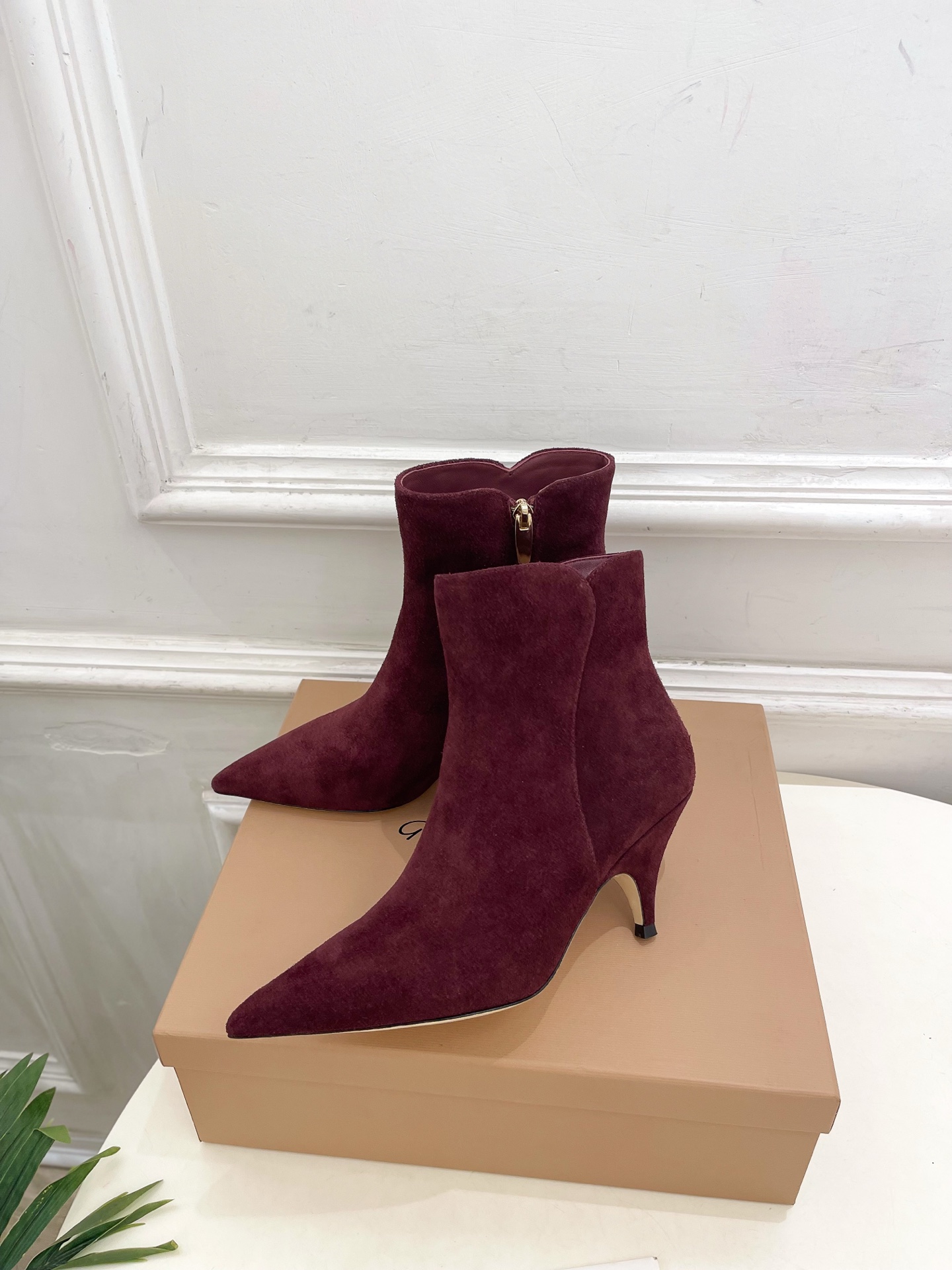 Gianvito Rossi|吉安维托·罗西 26𝐬𝐬 2026秋冬新品 GR复古尖头侧拉链高跟短靴 火爆上新! 这鞋 Gianvito Rossi|吉安维托·罗西 26𝐬𝐬 2026秋冬新品 GR复古尖头侧拉链高跟短靴 火爆上新! 这鞋