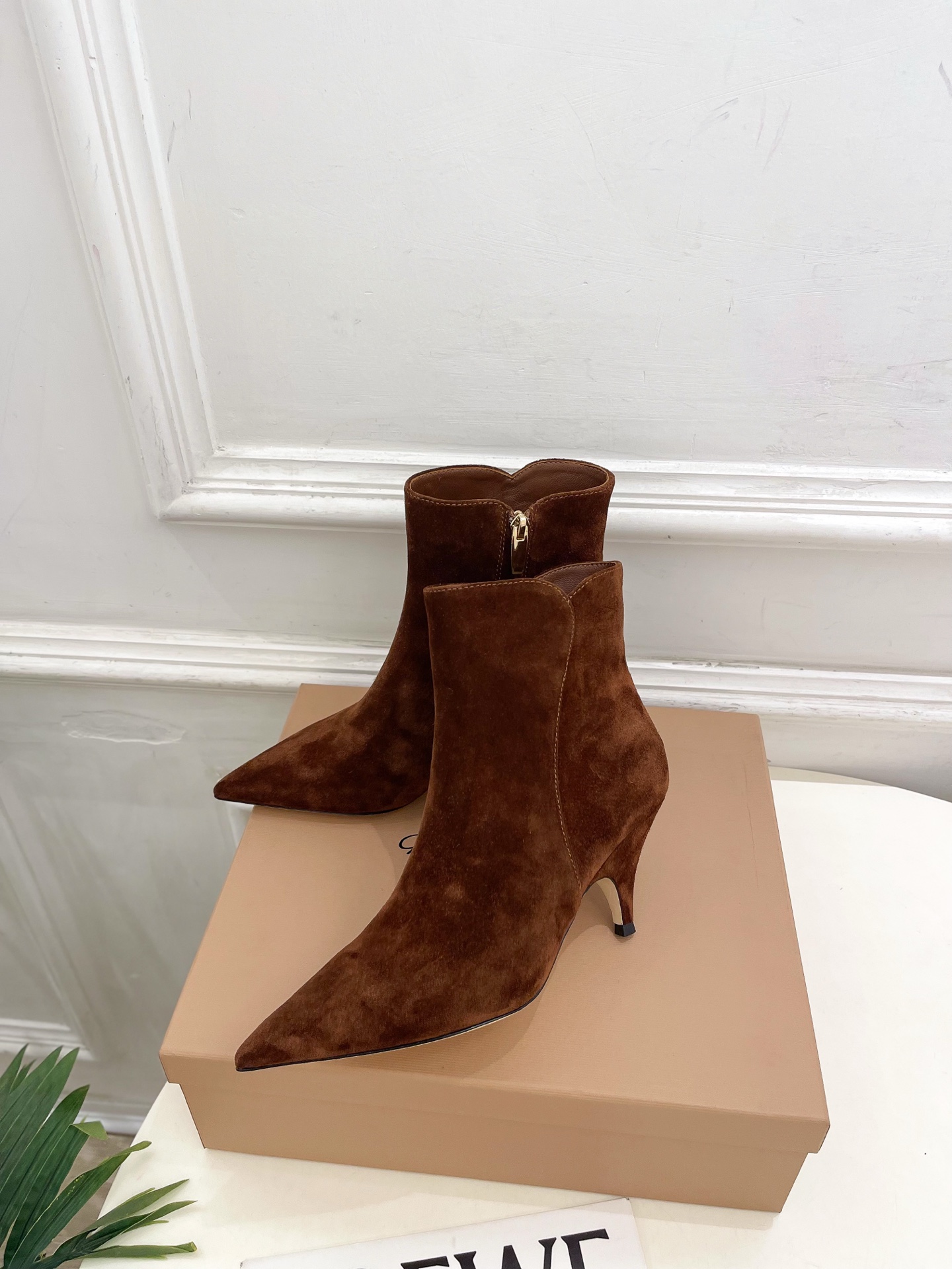 Gianvito Rossi|吉安维托·罗西 26𝐬𝐬 2026秋冬新品 GR复古尖头侧拉链高跟短靴 火爆上新! 这鞋 Gianvito Rossi|吉安维托·罗西 26𝐬𝐬 2026秋冬新品 GR复古尖头侧拉链高跟短靴 火爆上新! 这鞋