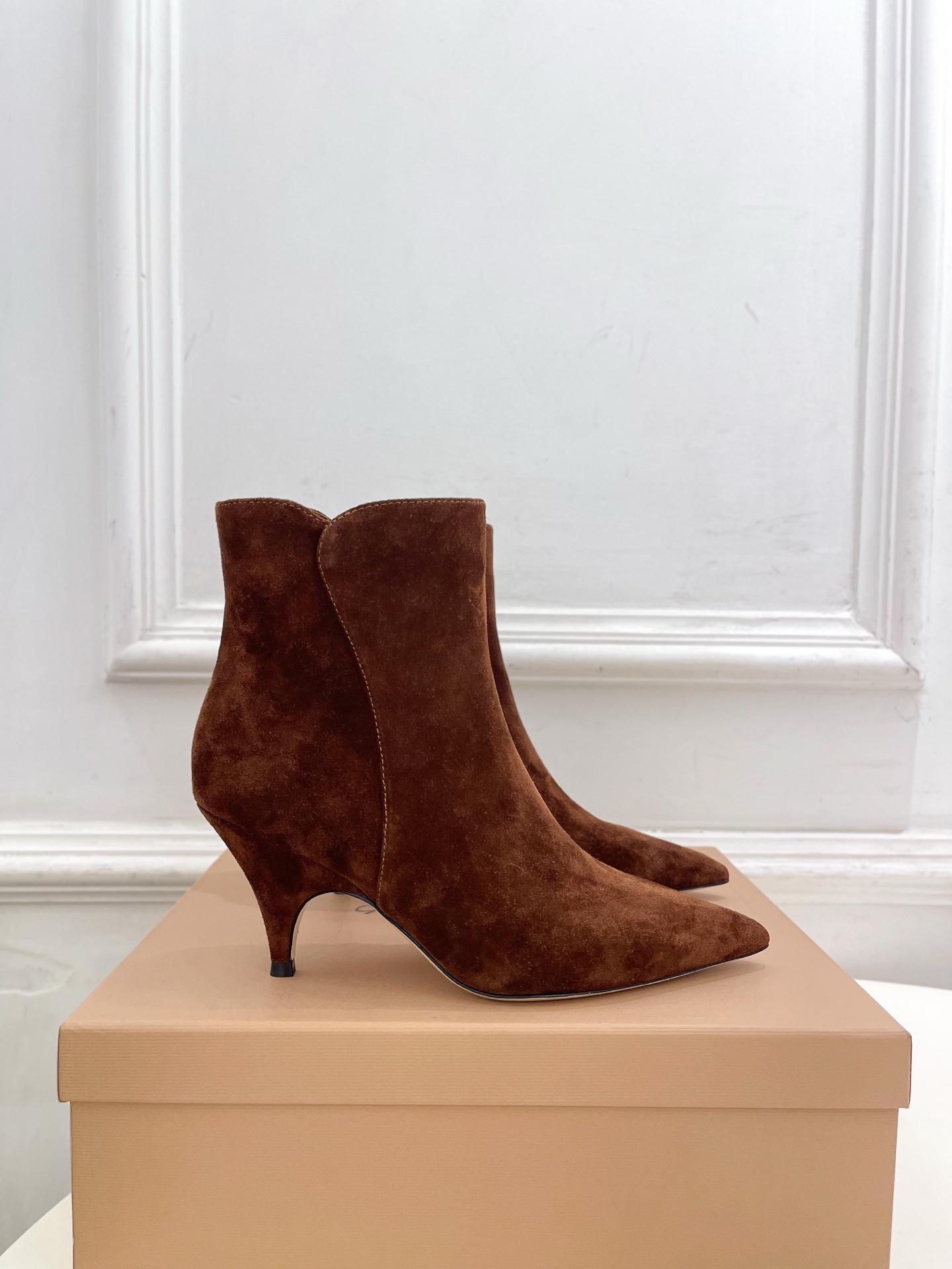 Gianvito Rossi|吉安维托·罗西 26𝐬𝐬 2026秋冬新品 GR复古尖头侧拉链高跟短靴 火爆上新! 这鞋 Gianvito Rossi|吉安维托·罗西 26𝐬𝐬 2026秋冬新品 GR复古尖头侧拉链高跟短靴 火爆上新! 这鞋