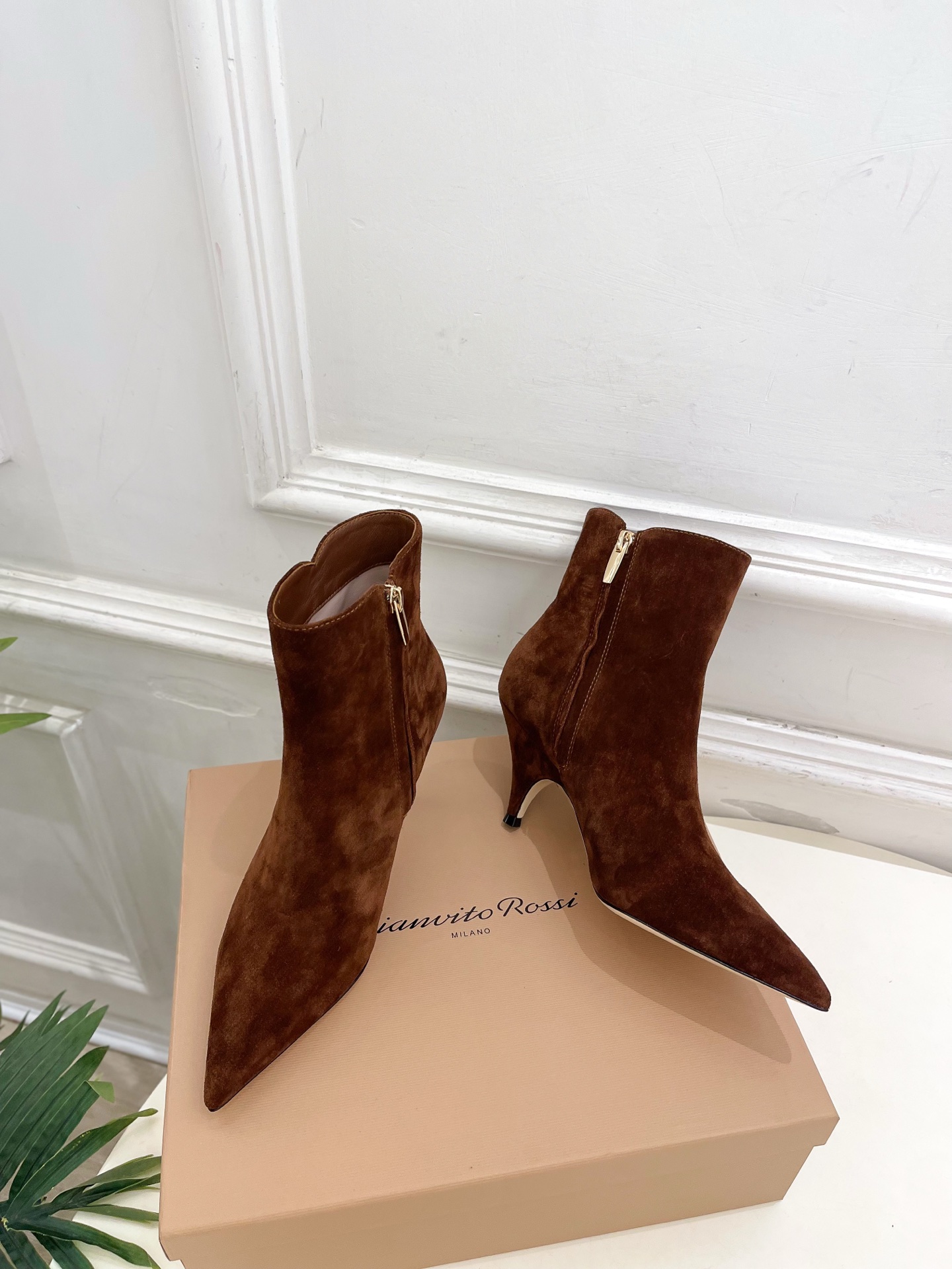 Gianvito Rossi|吉安维托·罗西 26𝐬𝐬 2026秋冬新品 GR复古尖头侧拉链高跟短靴 火爆上新! 这鞋 Gianvito Rossi|吉安维托·罗西 26𝐬𝐬 2026秋冬新品 GR复古尖头侧拉链高跟短靴 火爆上新! 这鞋