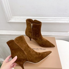 Gianvito Rossi|吉安维托·罗西 26𝐬𝐬 2026秋冬新品 GR复古尖头侧拉链高跟短靴 火爆上新! 这鞋 Gianvito Rossi|吉安维托·罗西 26𝐬𝐬 2026秋冬新品 GR复古尖头侧拉链高跟短靴 火爆上新! 这鞋