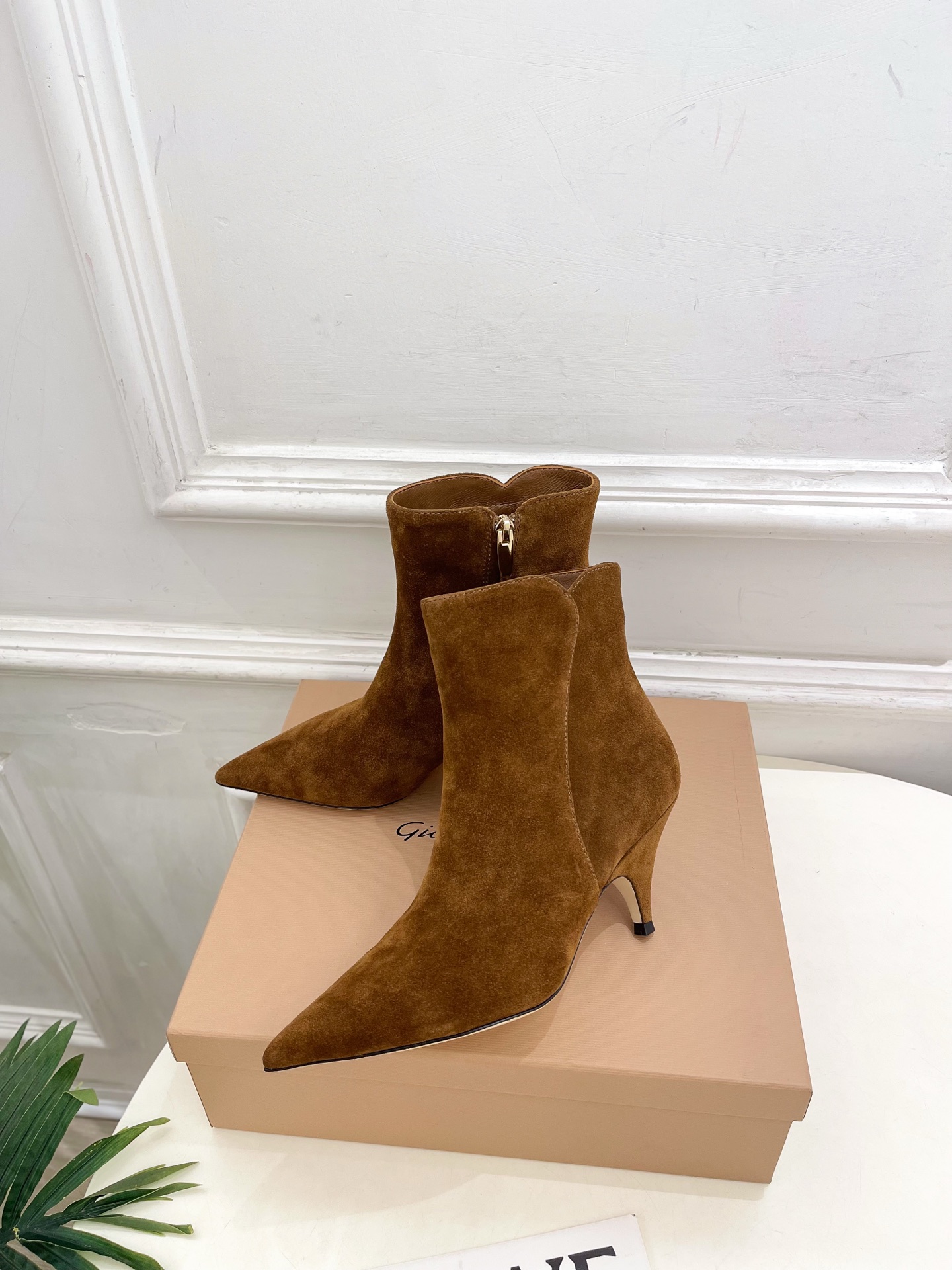 Gianvito Rossi|吉安维托·罗西 26𝐬𝐬 2026秋冬新品 GR复古尖头侧拉链高跟短靴 火爆上新! 这鞋 Gianvito Rossi|吉安维托·罗西 26𝐬𝐬 2026秋冬新品 GR复古尖头侧拉链高跟短靴 火爆上新! 这鞋
