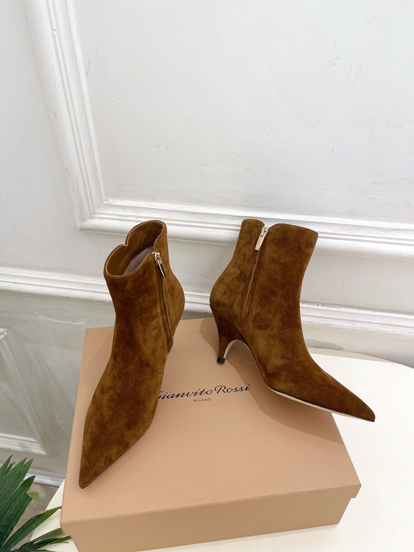 Gianvito Rossi|吉安维托·罗西 26𝐬𝐬 2026秋冬新品 GR复古尖头侧拉链高跟短靴 火爆上新! 这鞋 Gianvito Rossi|吉安维托·罗西 26𝐬𝐬 2026秋冬新品 GR复古尖头侧拉链高跟短靴 火爆上新! 这鞋