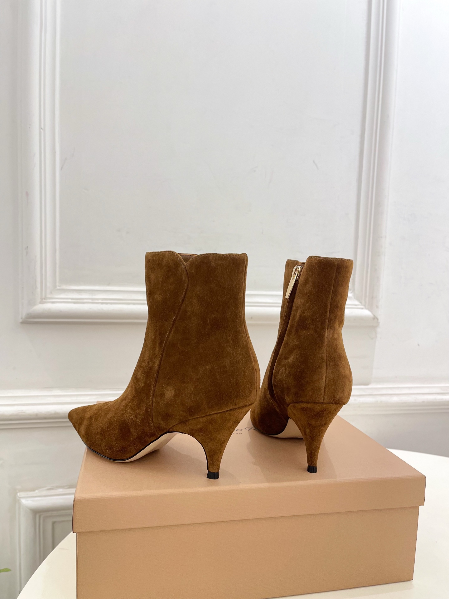 Gianvito Rossi|吉安维托·罗西 26𝐬𝐬 2026秋冬新品 GR复古尖头侧拉链高跟短靴 火爆上新! 这鞋 Gianvito Rossi|吉安维托·罗西 26𝐬𝐬 2026秋冬新品 GR复古尖头侧拉链高跟短靴 火爆上新! 这鞋