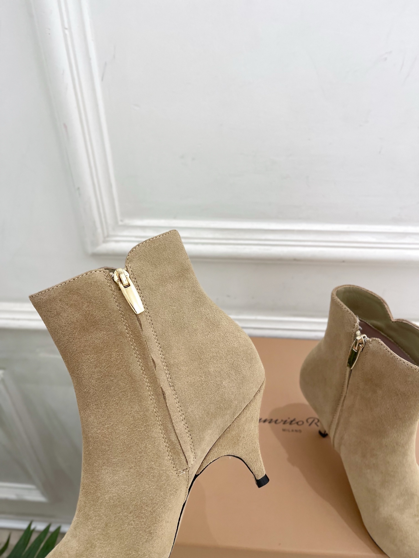 Gianvito Rossi|吉安维托·罗西 26𝐬𝐬 2026秋冬新品 GR复古尖头侧拉链高跟短靴 火爆上新! 这鞋 Gianvito Rossi|吉安维托·罗西 26𝐬𝐬 2026秋冬新品 GR复古尖头侧拉链高跟短靴 火爆上新! 这鞋
