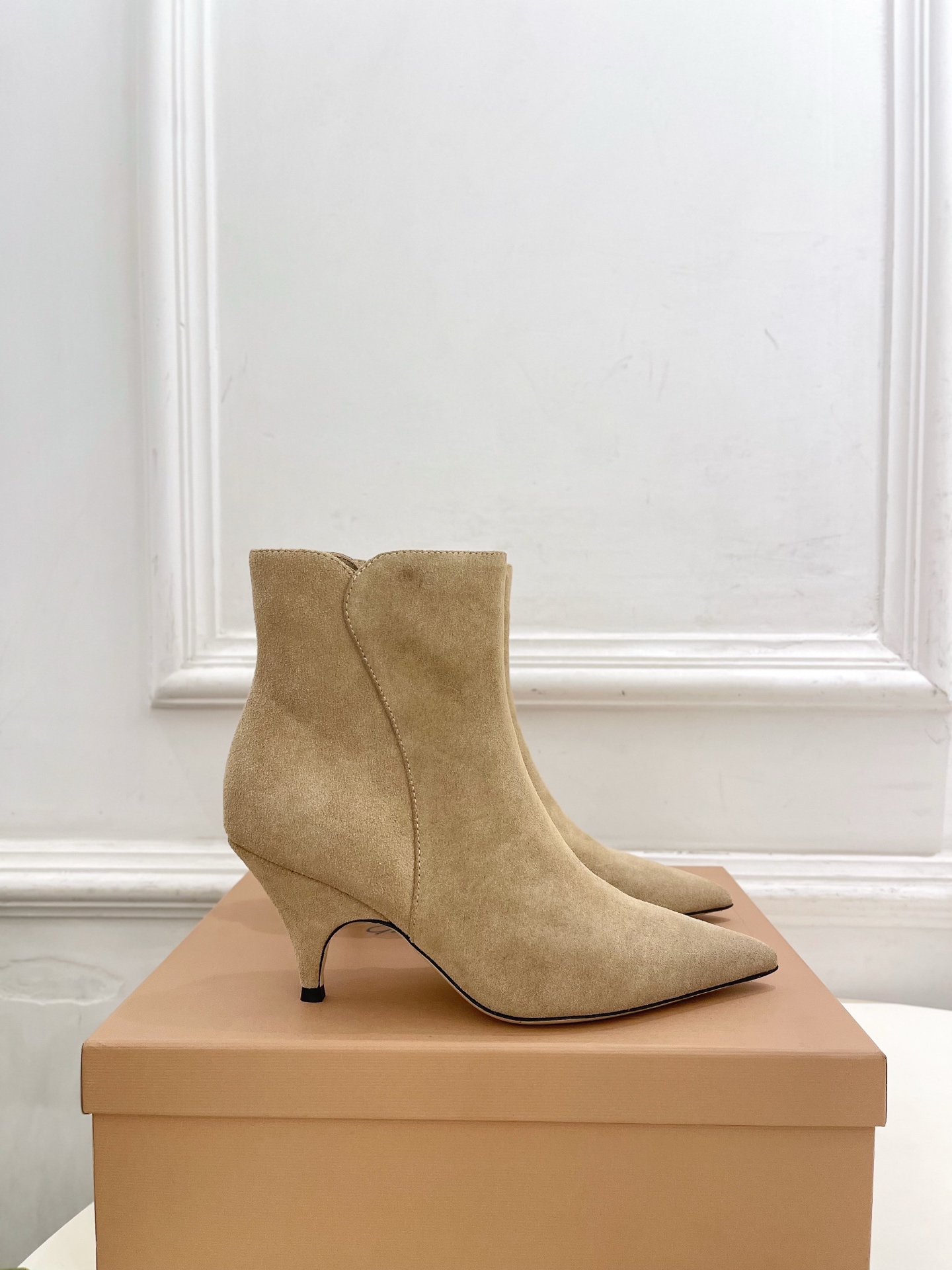 Gianvito Rossi|吉安维托·罗西 26𝐬𝐬 2026秋冬新品 GR复古尖头侧拉链高跟短靴 火爆上新! 这鞋 Gianvito Rossi|吉安维托·罗西 26𝐬𝐬 2026秋冬新品 GR复古尖头侧拉链高跟短靴 火爆上新! 这鞋