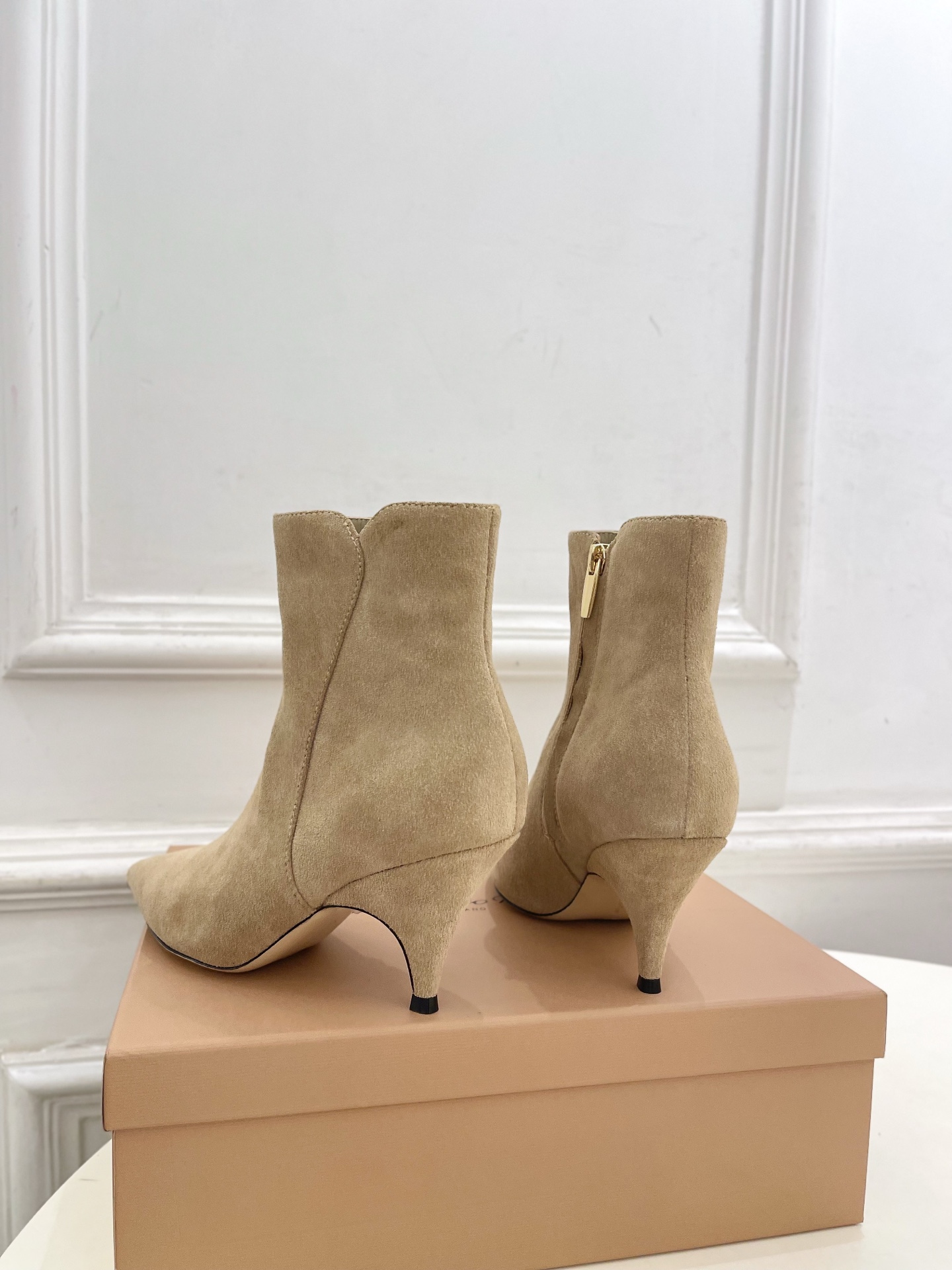 Gianvito Rossi|吉安维托·罗西 26𝐬𝐬 2026秋冬新品 GR复古尖头侧拉链高跟短靴 火爆上新! 这鞋 Gianvito Rossi|吉安维托·罗西 26𝐬𝐬 2026秋冬新品 GR复古尖头侧拉链高跟短靴 火爆上新! 这鞋