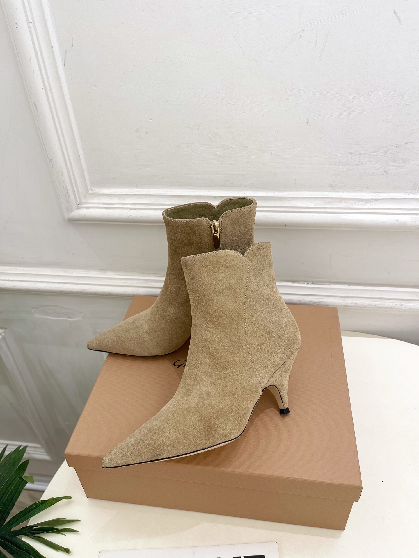 Gianvito Rossi|吉安维托·罗西 26𝐬𝐬 2026秋冬新品 GR复古尖头侧拉链高跟短靴 火爆上新! 这鞋 Gianvito Rossi|吉安维托·罗西 26𝐬𝐬 2026秋冬新品 GR复古尖头侧拉链高跟短靴 火爆上新! 这鞋