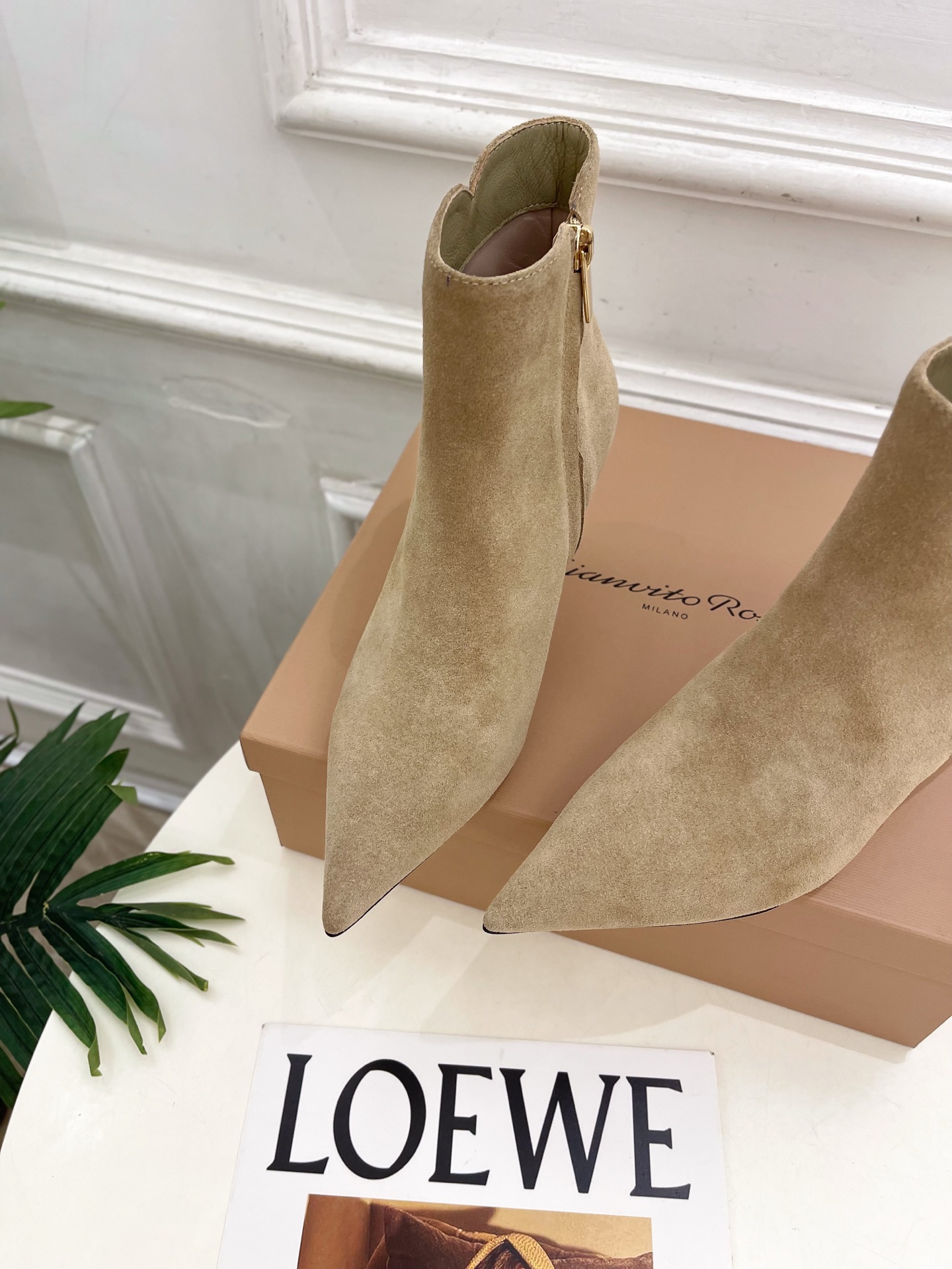 Gianvito Rossi|吉安维托·罗西 26𝐬𝐬 2026秋冬新品 GR复古尖头侧拉链高跟短靴 火爆上新! 这鞋 Gianvito Rossi|吉安维托·罗西 26𝐬𝐬 2026秋冬新品 GR复古尖头侧拉链高跟短靴 火爆上新! 这鞋