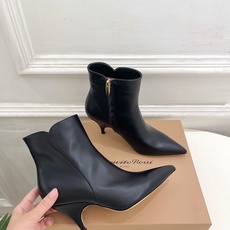 Gianvito Rossi|吉安维托·罗西 26𝐬𝐬 2026秋冬新品 GR复古尖头侧拉链高跟短靴 火爆上新! 这鞋 Gianvito Rossi|吉安维托·罗西 26𝐬𝐬 2026秋冬新品 GR复古尖头侧拉链高跟短靴 火爆上新! 这鞋