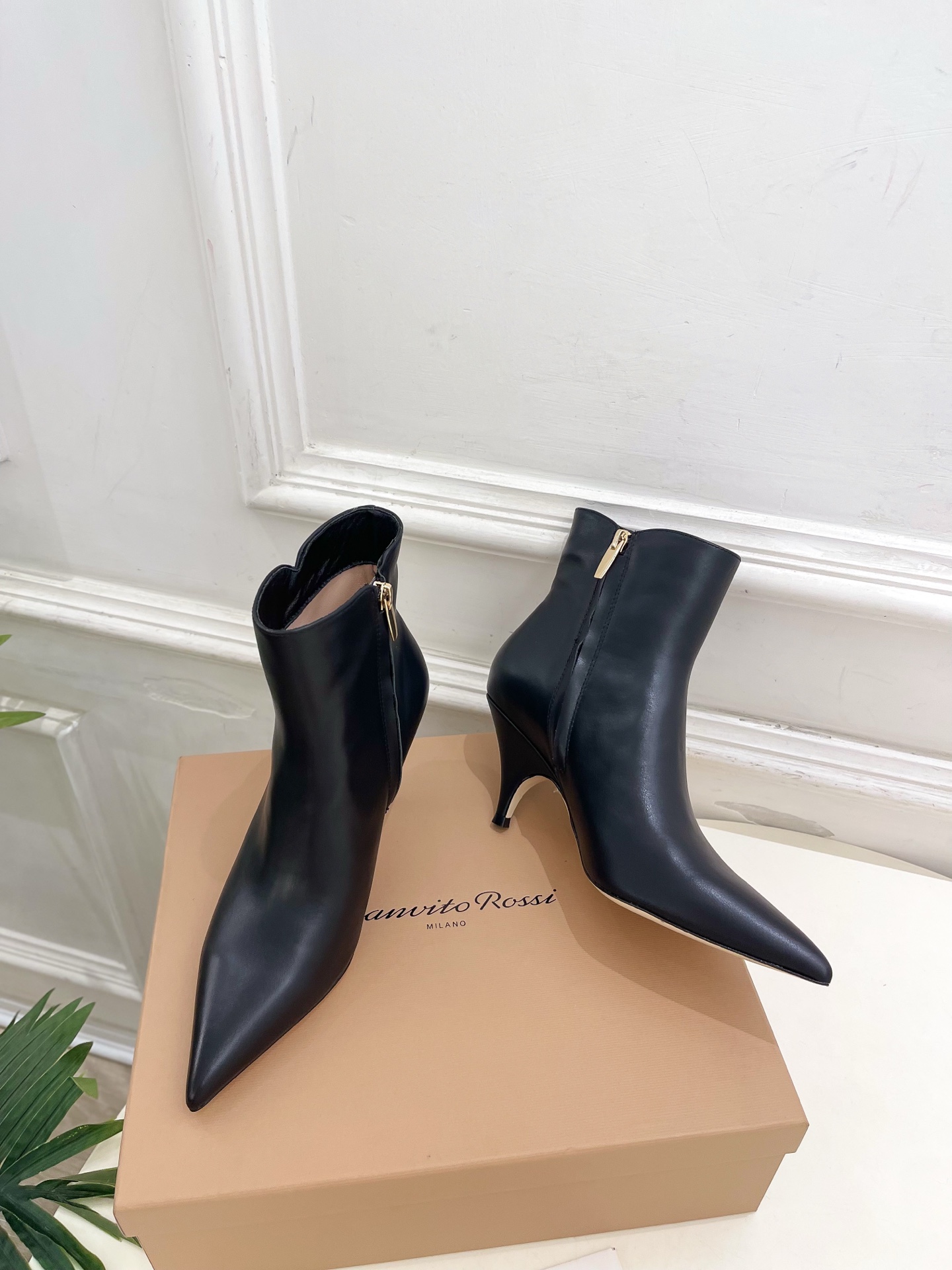 Gianvito Rossi|吉安维托·罗西 26𝐬𝐬 2026秋冬新品 GR复古尖头侧拉链高跟短靴 火爆上新! 这鞋 Gianvito Rossi|吉安维托·罗西 26𝐬𝐬 2026秋冬新品 GR复古尖头侧拉链高跟短靴 火爆上新! 这鞋