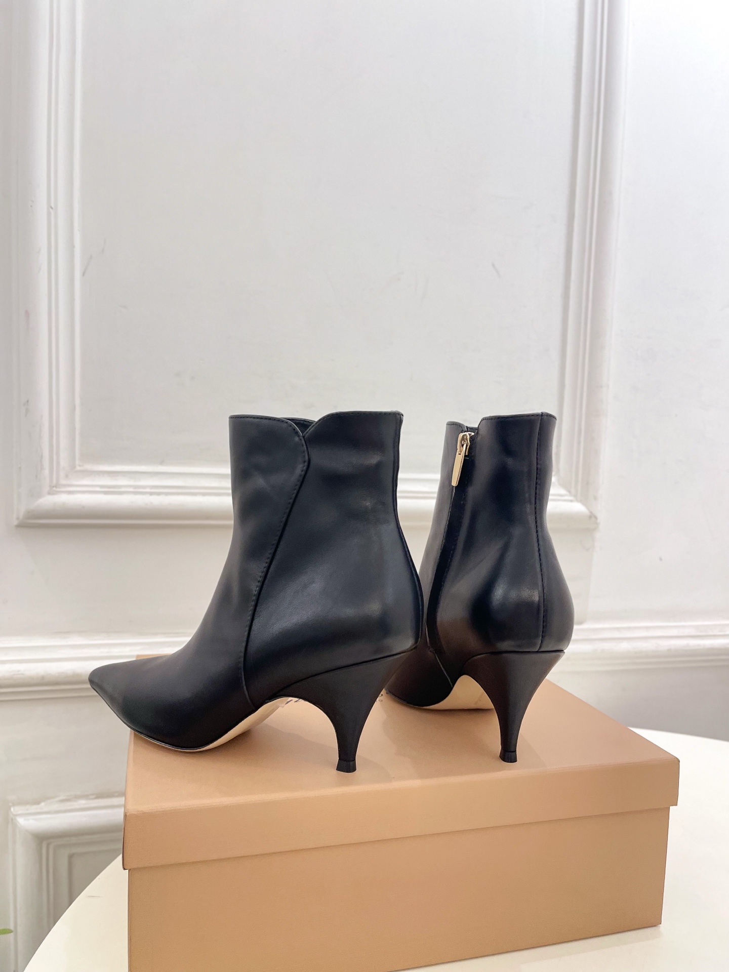 Gianvito Rossi|吉安维托·罗西 26𝐬𝐬 2026秋冬新品 GR复古尖头侧拉链高跟短靴 火爆上新! 这鞋 Gianvito Rossi|吉安维托·罗西 26𝐬𝐬 2026秋冬新品 GR复古尖头侧拉链高跟短靴 火爆上新! 这鞋