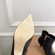Gianvito Rossi|吉安维托·罗西 26𝐬𝐬 2026秋冬新品 GR复古尖头侧拉链高跟短靴 火爆上新! 这鞋 Gianvito Rossi|吉安维托·罗西 26𝐬𝐬 2026秋冬新品 GR复古尖头侧拉链高跟短靴 火爆上新! 这鞋