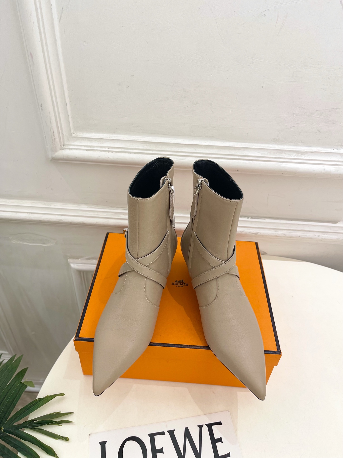 🐎𝐇𝐄𝐑𝐌𝐄* 爱玛仕 26𝐬𝐬 🌈专柜新款 2026秋冬新品经典Kelly扣40尖头侧拉链猫跟及踝靴 系列〰 ◽鞋面 🐎𝐇𝐄𝐑𝐌𝐄* 爱玛仕 26𝐬𝐬 🌈专柜新款 2026秋冬新品经典Kelly扣40尖头侧拉链猫跟及踝靴 系列〰 ◽鞋面