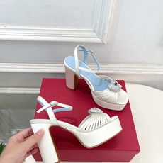 Valentino 华伦天奴 26𝐬𝐬 2026ss春夏新品 VT爱心钻扣细带高跟防水台凉鞋 上新☑️ ———————— Valentino 华伦天奴 26𝐬𝐬 2026ss春夏新品 VT爱心钻扣细带高跟防水台凉鞋 上新☑️ ————————